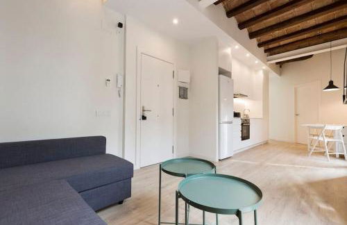 Modern and bright apartment well located in Gracia - Photo 12