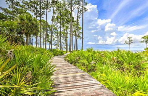 Breezy Home with Grills, Pool and Beach Access! - Foto 3