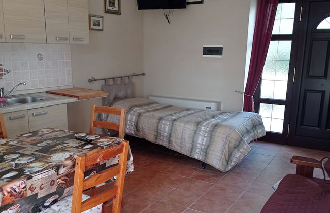 1-bed Apartment Sleeps 2 - Free Parking and Garden - Foto 4