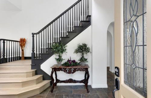 Spacious Luxury home in Gated Community with Resort Pool & Scenic Views - Photo 4