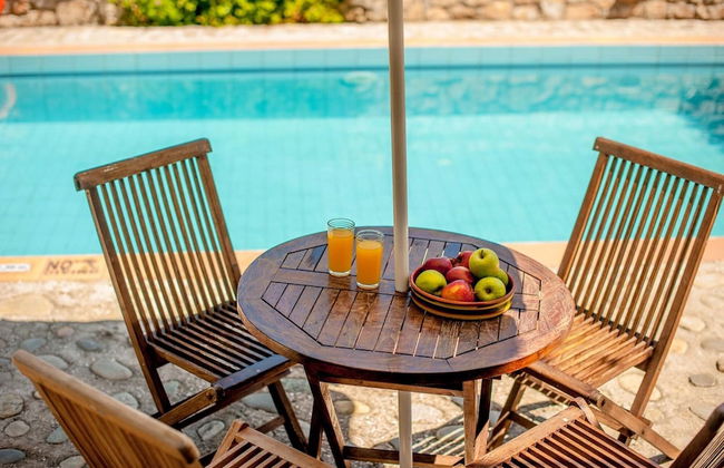 Villa Tzina Large Private Pool Walk to Beach A C Wifi Car Not Required - 1604 - Foto 49