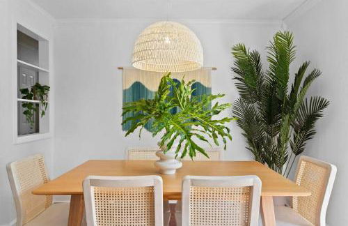 Sunny Palm Cottage W/ Hot Tub + Fire Pit + Grill + 10 to Beach! - Foto 14