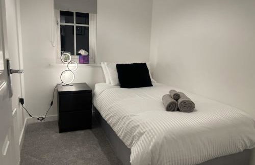 Modern 3 Bedroom high spec house in Sheffield - Photo 30