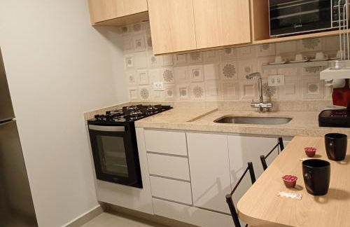 Apto Centro frente ao muffato Av Celso Garcia Cid 479 - Foto 2