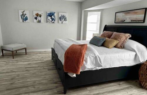 Beautiful Spacious Home! Close to Beaches - HEATED Private Pool - Foto 29