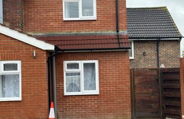 1st Studio Flat With full Private Toilet And Shower With its Own Kitchenette in Keedonwood Road Bromley A Fully Equipped Independent Studio Flat - Photo 58