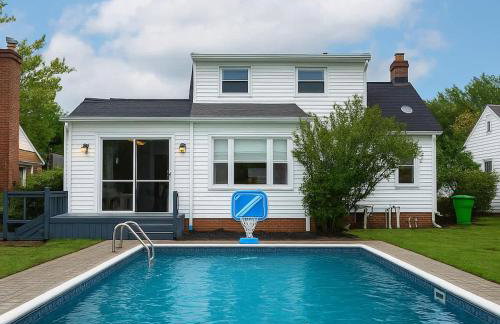 4 Bedroom Pool and Hot Tub Home Near Cleveland - Photo 1