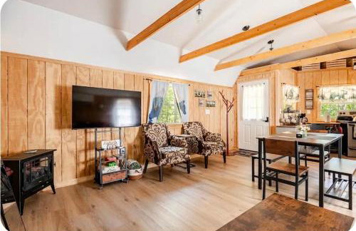 Serenity Cabin - Cozy Mountain retreat near Shenandoah National Park - Photo 3