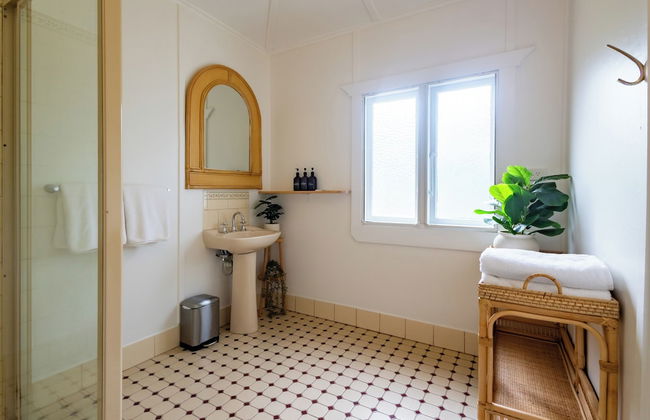 Bay Vista Cottage by the BnB Collection - Photo 24