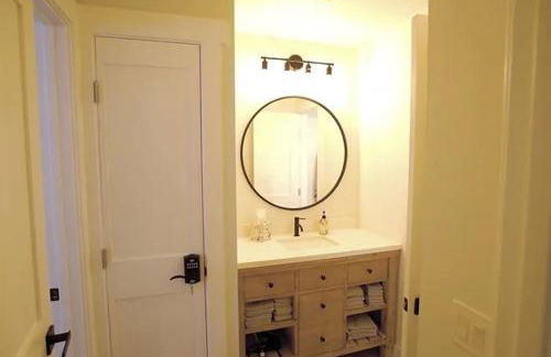 New Listing 2 bedroom +Loft 2 bath Summit E Bldg. #8 condo sleeps 8, Steps to Eagle Lodge/Chair #15 - Foto 7