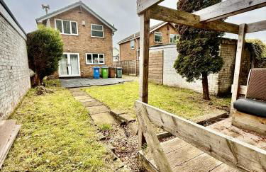Serene 3-Bedroom Family Rochdale Home with Garden - Foto 31