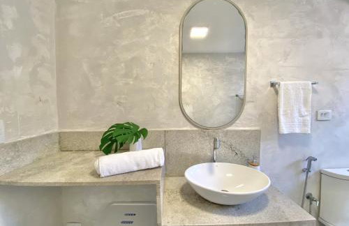 109 - Flat elegante na praia de Jaguaribe - Salvador - Foto 15