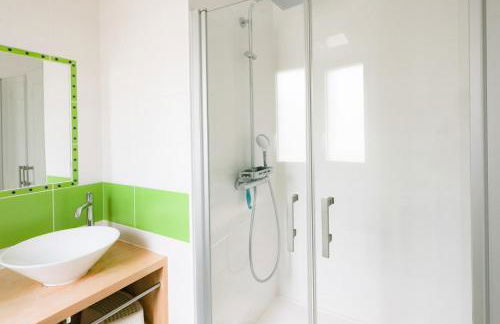 Villa Yana Bretagne Piscine Intérieure partagée et Spa Privatif 100m de la Plage - Foto 10