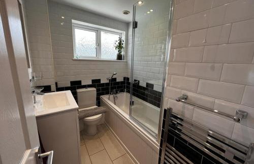 House - 3 bed 2 bath, self check in, amazing views! - Photo 15