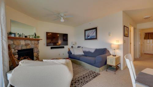 Beachfront Onekama Vacation Rental with Balcony! - Foto 3