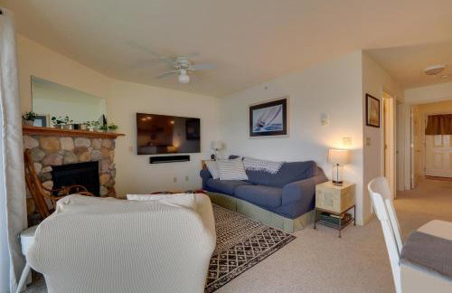 Beachfront Onekama Vacation Rental with Balcony! - Foto 3