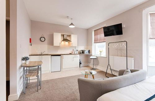 Double Room - Kitchen - Parking - Near Shops - Foto 24