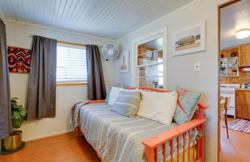 Walk to Beach Access! Chic Port Austin Studio - Foto 13