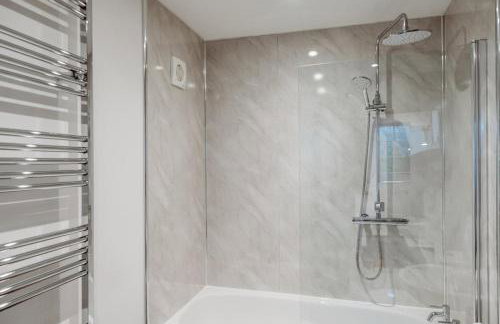 Heron's Perch- A pond-side retreat with cinema room - Photo 68