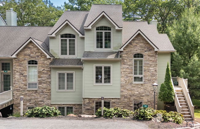 Highland Hideaway by Avantstay Group Poconos Retreat w/ Patio + Game Room - Foto 52