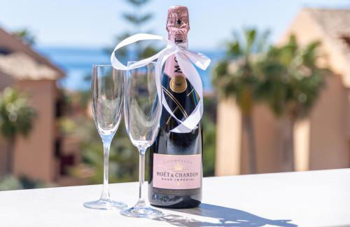 Fantástico Ático Dúplex en Marbella, con vistas al mar y a 300 metros de la playa - Photo 32