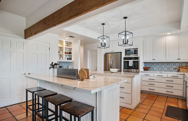 Wellsona Vineyard Retreat Pool Hot Tub Views Main Home Guest Home - Photo 9