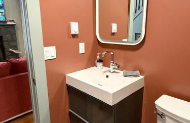 Pocono Chalet,Hot Tub,Arcade,Fireplace, Lake,Pool, Pet friendly, near Jim Thorpe No extra fees to use amenities - Foto 32