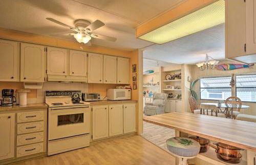 On-Site Canal Access St James City Home - Foto 10