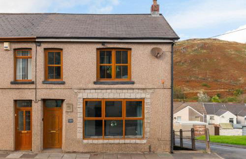 The SPACE Large House In Afan Forest Bike Park By STAE-Homes - Photo 1
