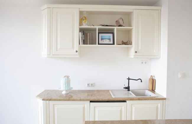 Cozy apt Within Walk Distance to Center and Beach - Photo 19