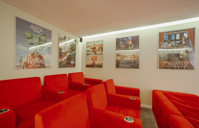 Pool Cinema Villa by Vacationy - Foto 2