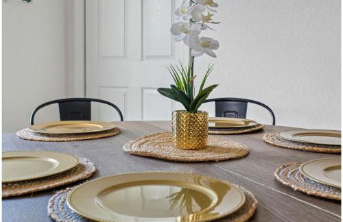 Your Inner-City Sanctuary: 3BR2BA Near Riverwalk - Foto 8