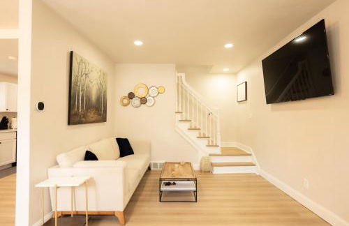 Work, Rest and Gather - Spacious 3BR with Modern Charm - Foto 16