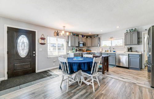 Updated Home 2 Mi to Beach in Crescent City! - Foto 7