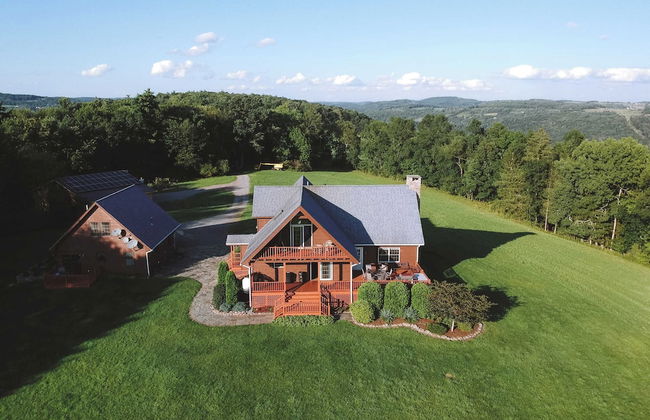 Mountain House & Cottage at Seminary Hill by Avantstay - Photo 1