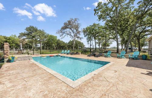 Tranquil Tiny Home Resort with Heated Pool & Goats near Houston, Hempstead Texas - Foto 44