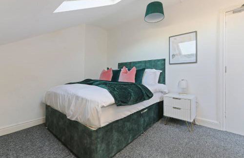 Prime Location Stylish 4-Bed House near Trent Br - Foto 24
