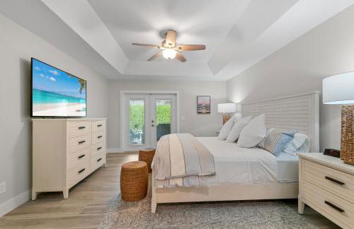 Modern Luxury Retreat in Naples - Photo 67