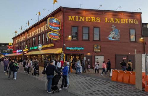 Vibrant 2bed Condo - Stroll to SEA Space Needle - Foto 14