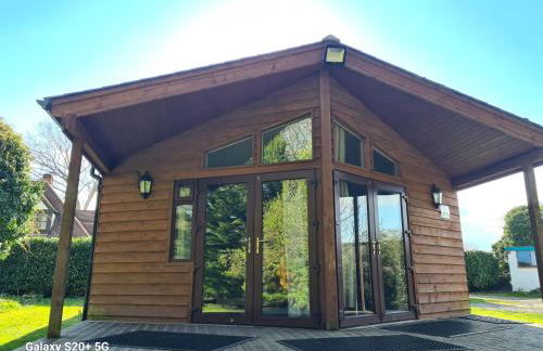 The Reading Chalet and gardens, suitable for contractors - Photo 6