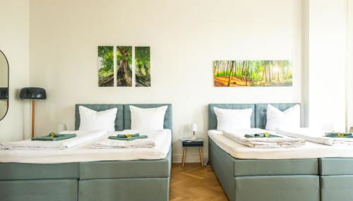 KAISER 02 by ROCKCHAIR Apartments l SUPERHOST Status l 3 Bedrooms Boxspringbeds 2 Bathrooms l Cozy Family & Business Flair 155 sqm 3 Balcony 2nd Floor Elevator up to 10 guests welcomes you! - Foto 3