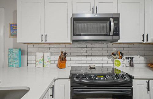 Coastal Home Family Friendly 2 Miles to Beach - Foto 10