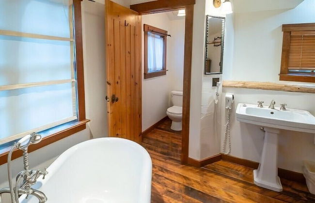 Snow Creek Cabins by Fernie Lodging Co. - Photo 33