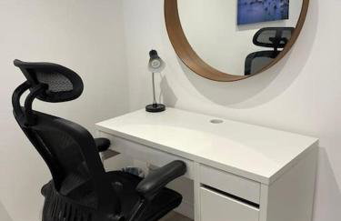 Maisy Lodge - Two Bed Lux Flat - Parking, Netflix, WIFI - Close to Blenheim Palace & Oxford - F2 - Photo 17