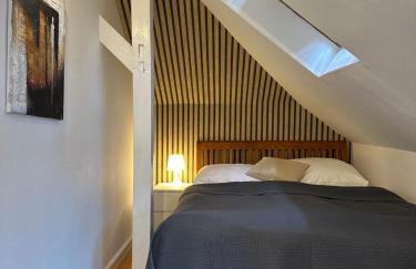 Schönes City-Apartment mit 2 Schlafzimmer, Parkplatz, ruhig und hell, D46-DG - Photo 4