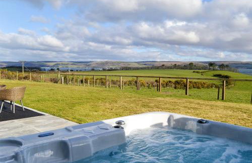 Dinduff Lodge - Photo 1