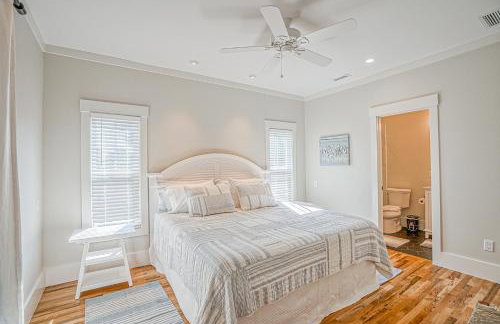 NEW LISTING Six Bedrooms - Private Dock - Steps to the Beach - Sleeps 14 - Foto 42
