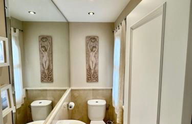 Seafront Townhouse with Stunning Mediterranean Views, community pool - Foto 16