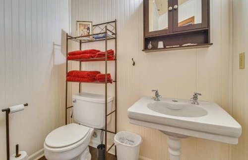 Creekfront Yellville Manor with Parlors and Fire Pit! - Foto 28