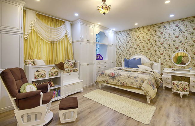 1BR Victorian Apartment River View D7 - Photo 2